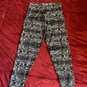 Booty by Brabants Curvy Snakeskin Leggings